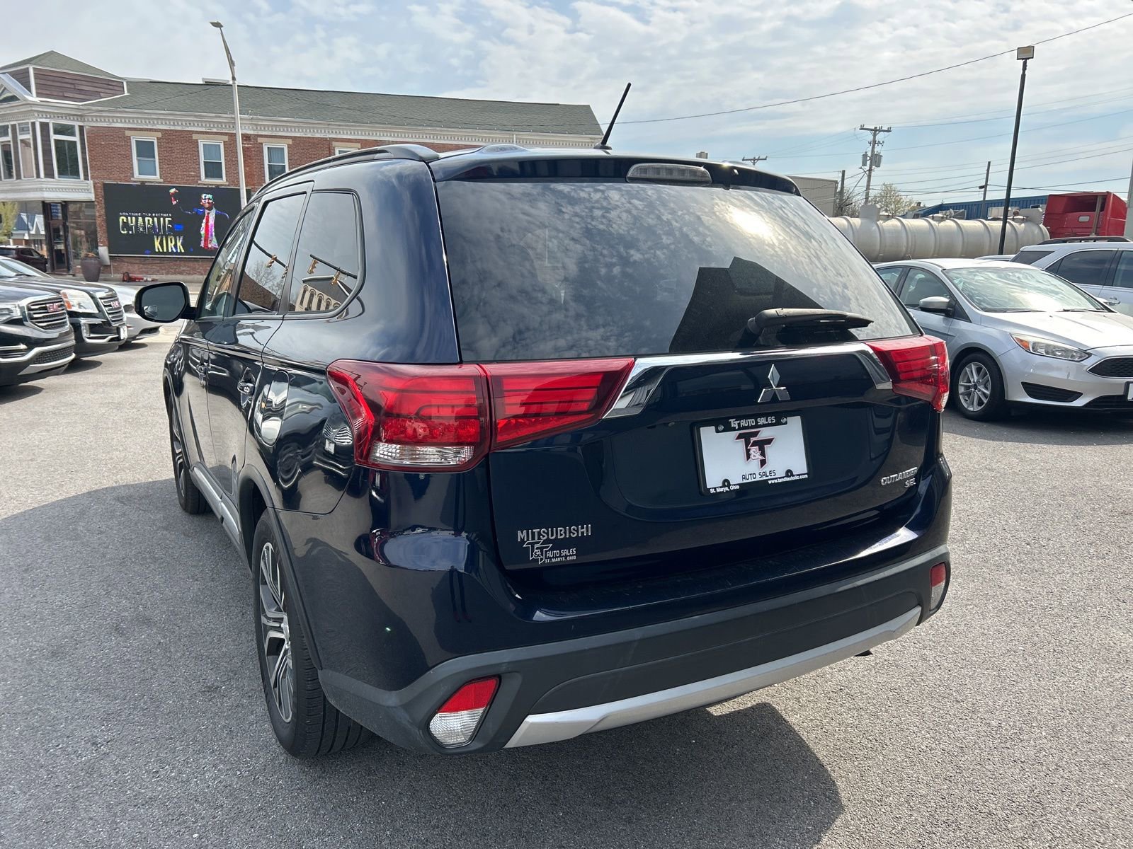 Used 2016 Mitsubishi Outlander SE image 3