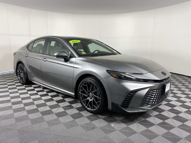 Used 2025 Toyota Camry SE w/ Convenience Package AWD/4WD image 1