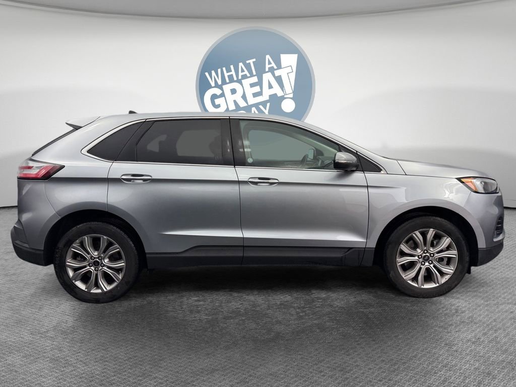 Used 2024 Ford Edge Titanium image 2