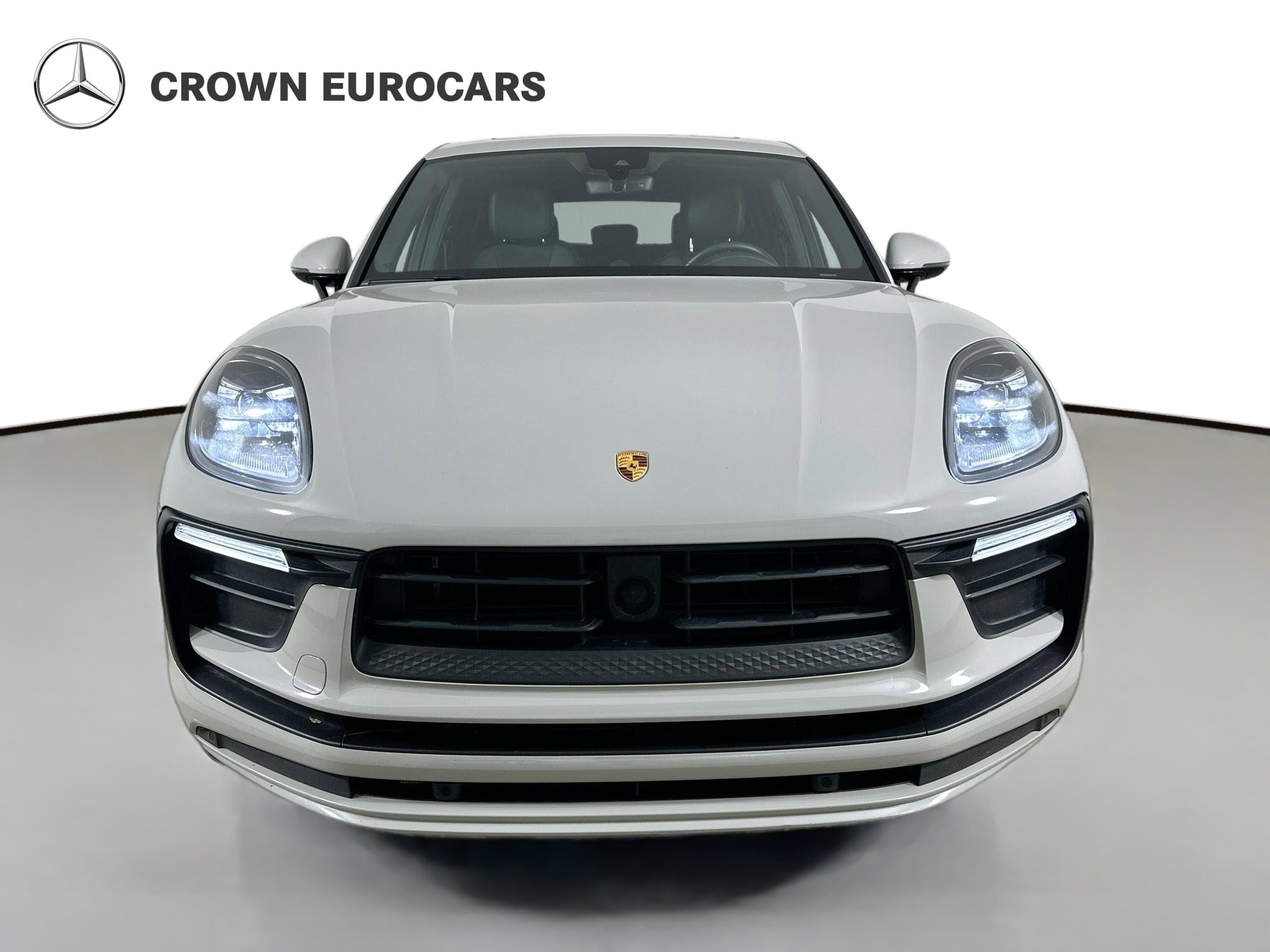 Used 2023 Porsche Macan AWD/4WD image 2