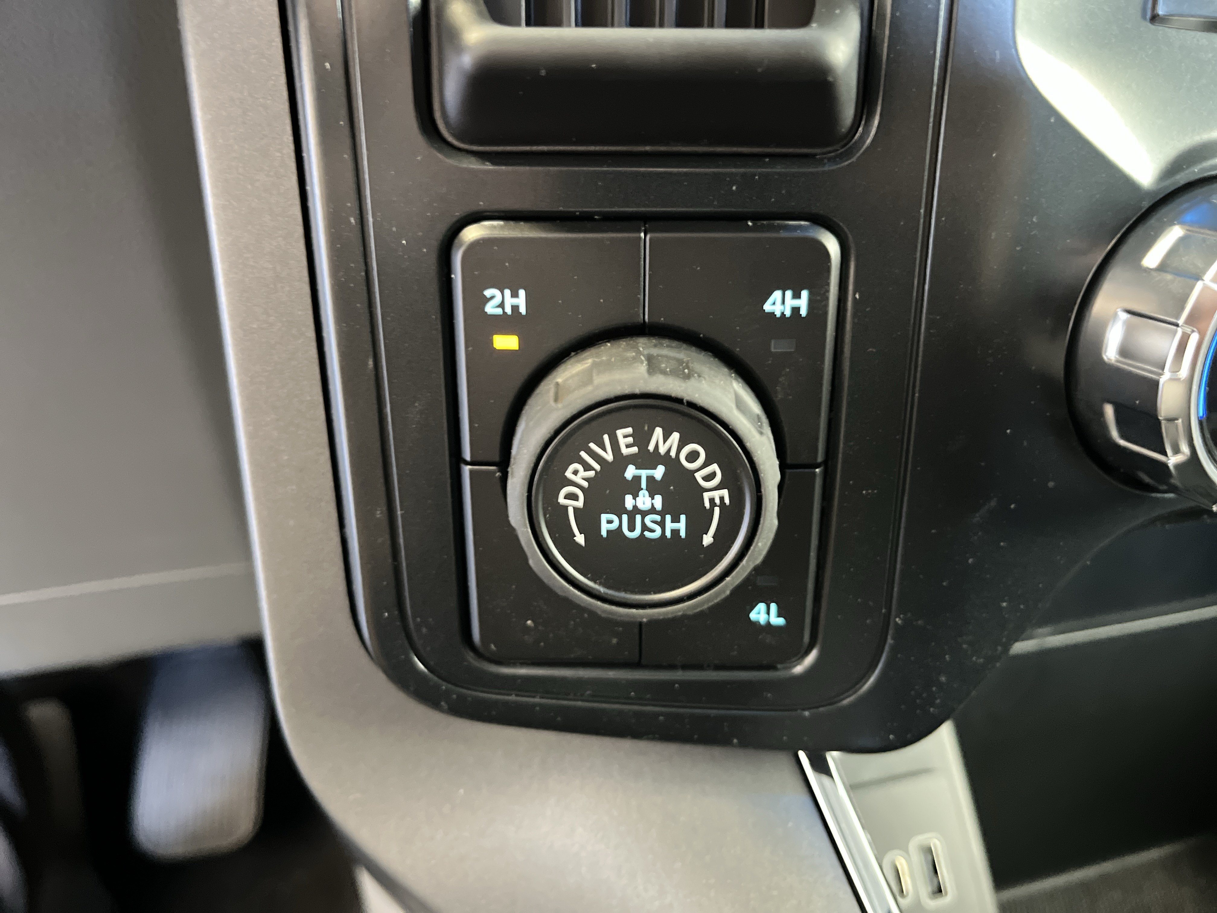 New 2026 Ford F150 XLT w/ Equipment Group 302A MID AWD/4WD image 23
