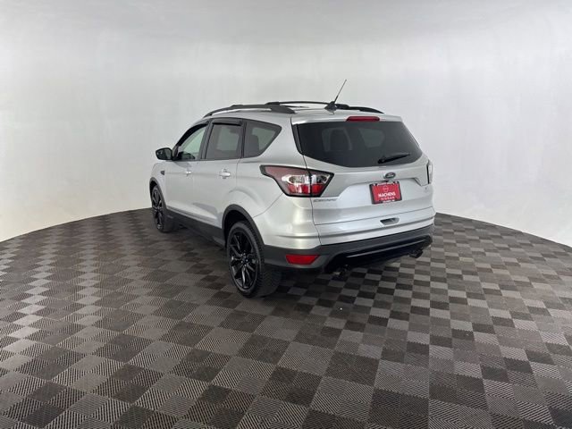 Used 2018 Ford Escape SE w/ SE Sport Appearance Package FWD image 5