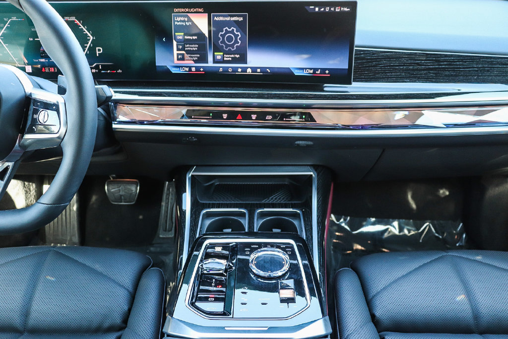 Certified 2026 BMW 740i RWD image 13