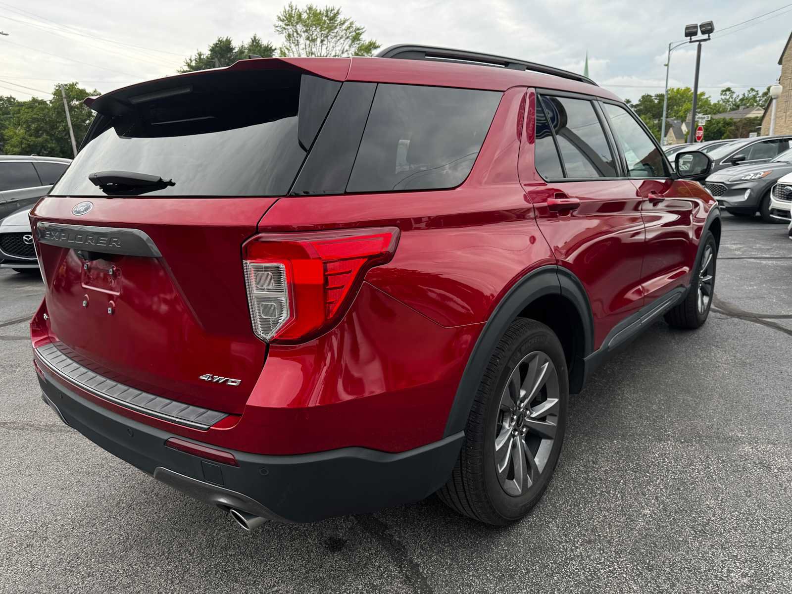 Used 2022 Ford Explorer XLT w/ Equipment Group 202A AWD/4WD image 11