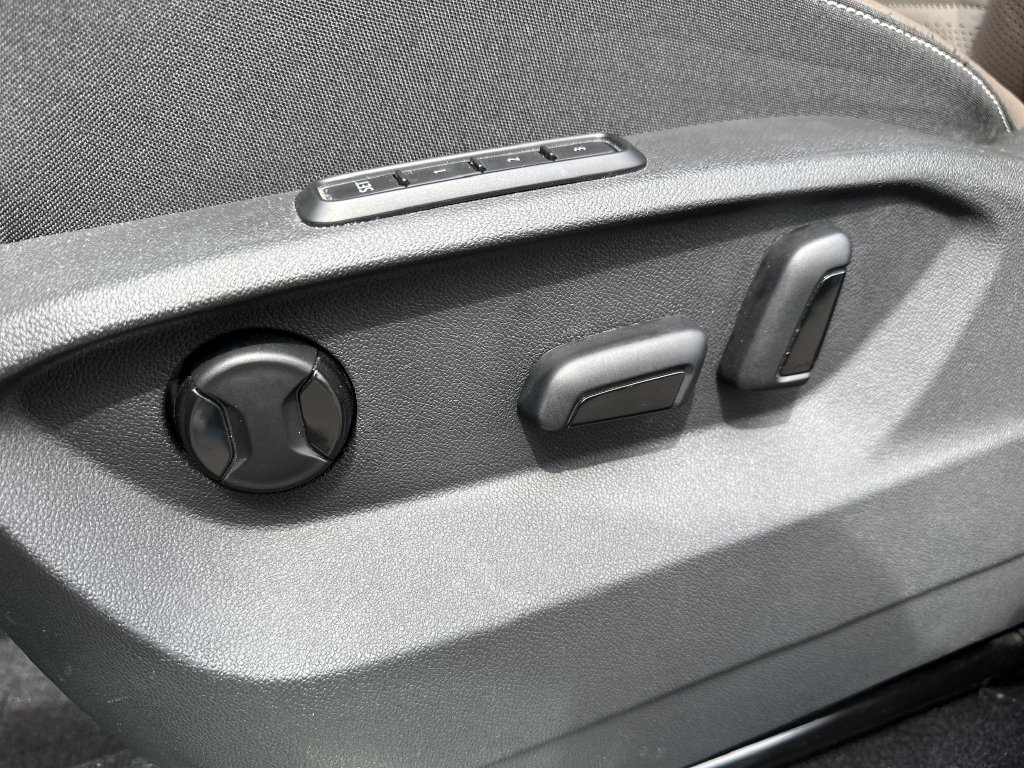 Used 2024 Volkswagen Atlas SEL AWD/4WD image 10