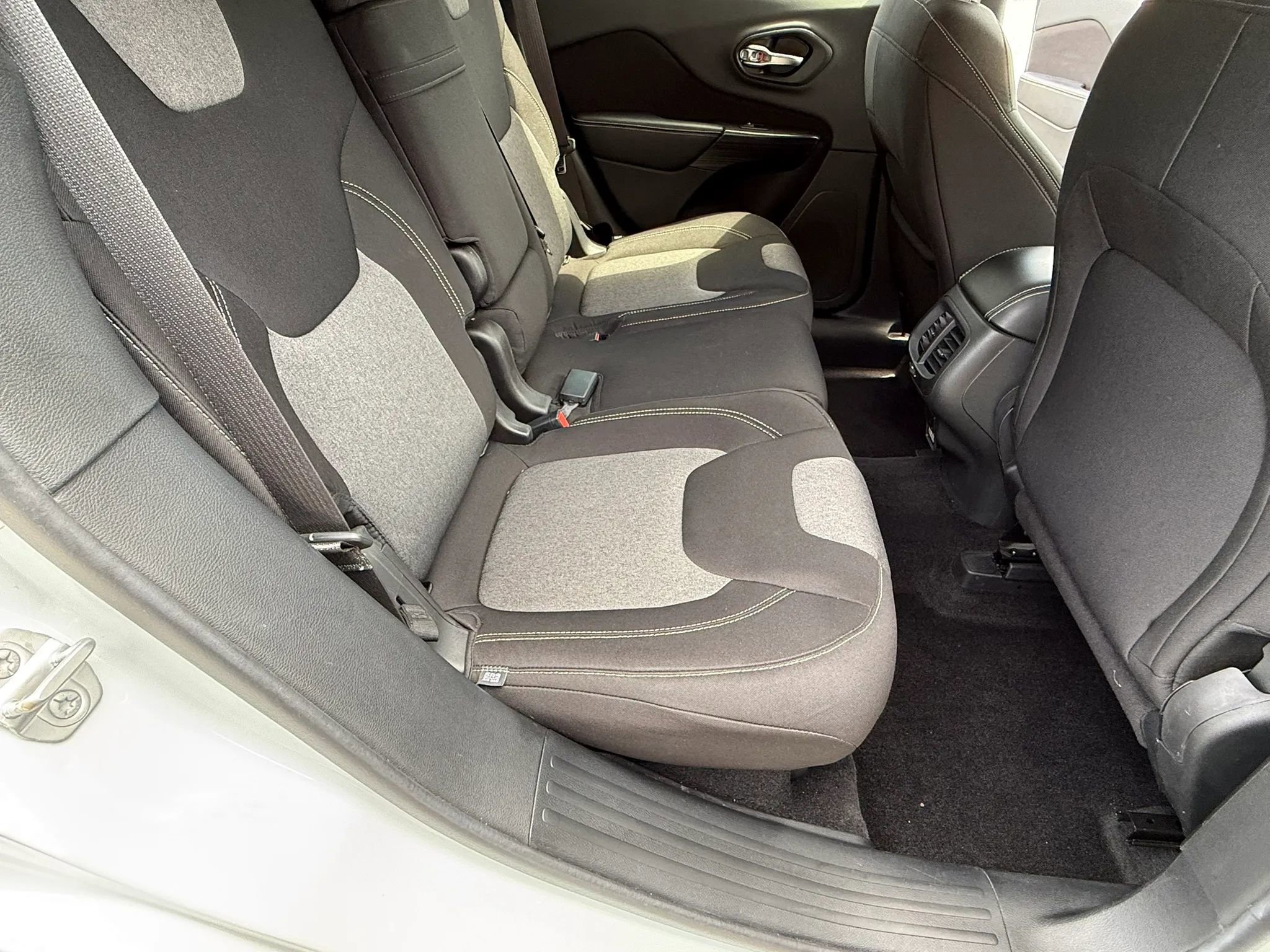 Used 2014 Jeep Cherokee Latitude image 18