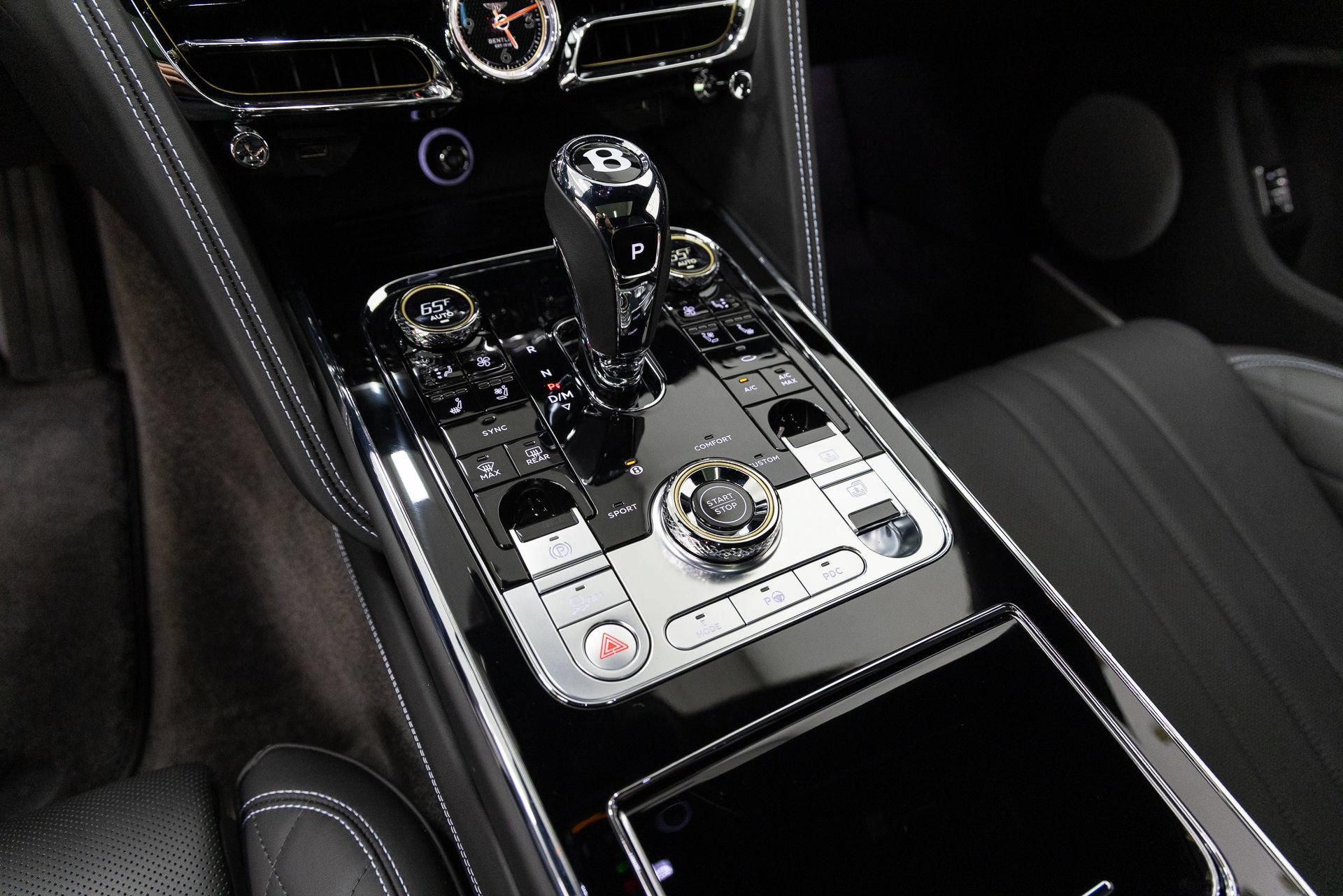Used 2024 Bentley Flying Spur Plug-In Hybrid AWD/4WD image 19