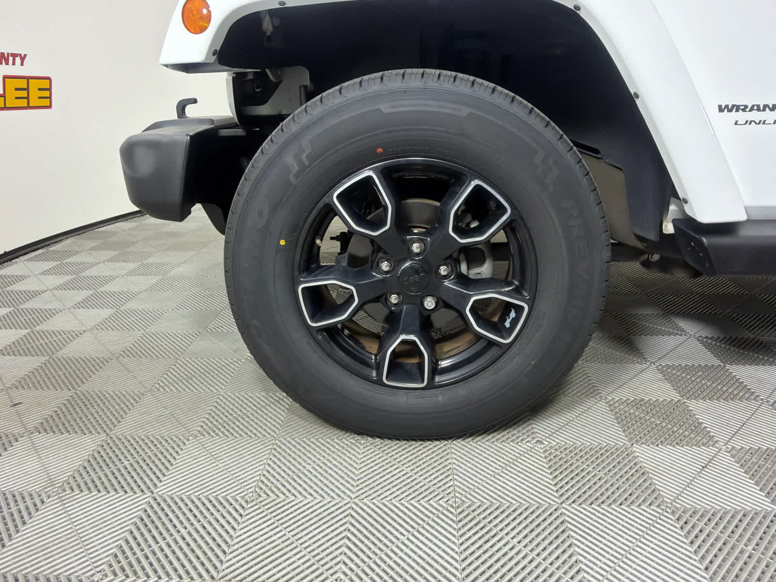 Used 2018 Jeep Wrangler Unlimited Sahara AWD/4WD image 10
