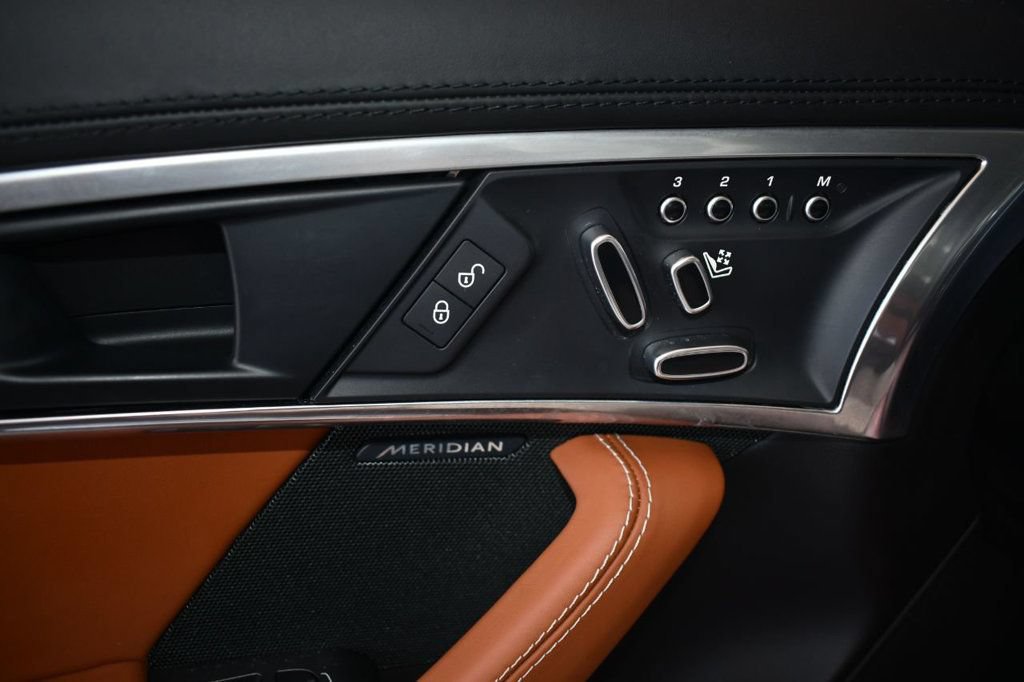 Used 2018 Jaguar F-TYPE Coupe RWD image 11