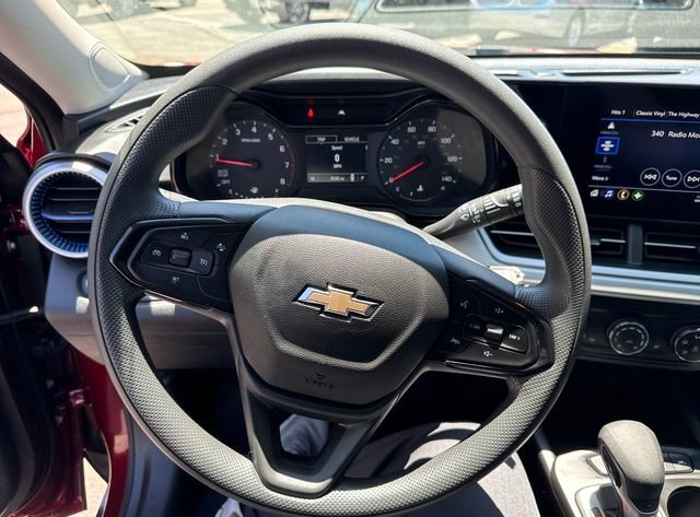 Used 2025 Chevrolet Trax LS w/ LS Convenience Package FWD image 16