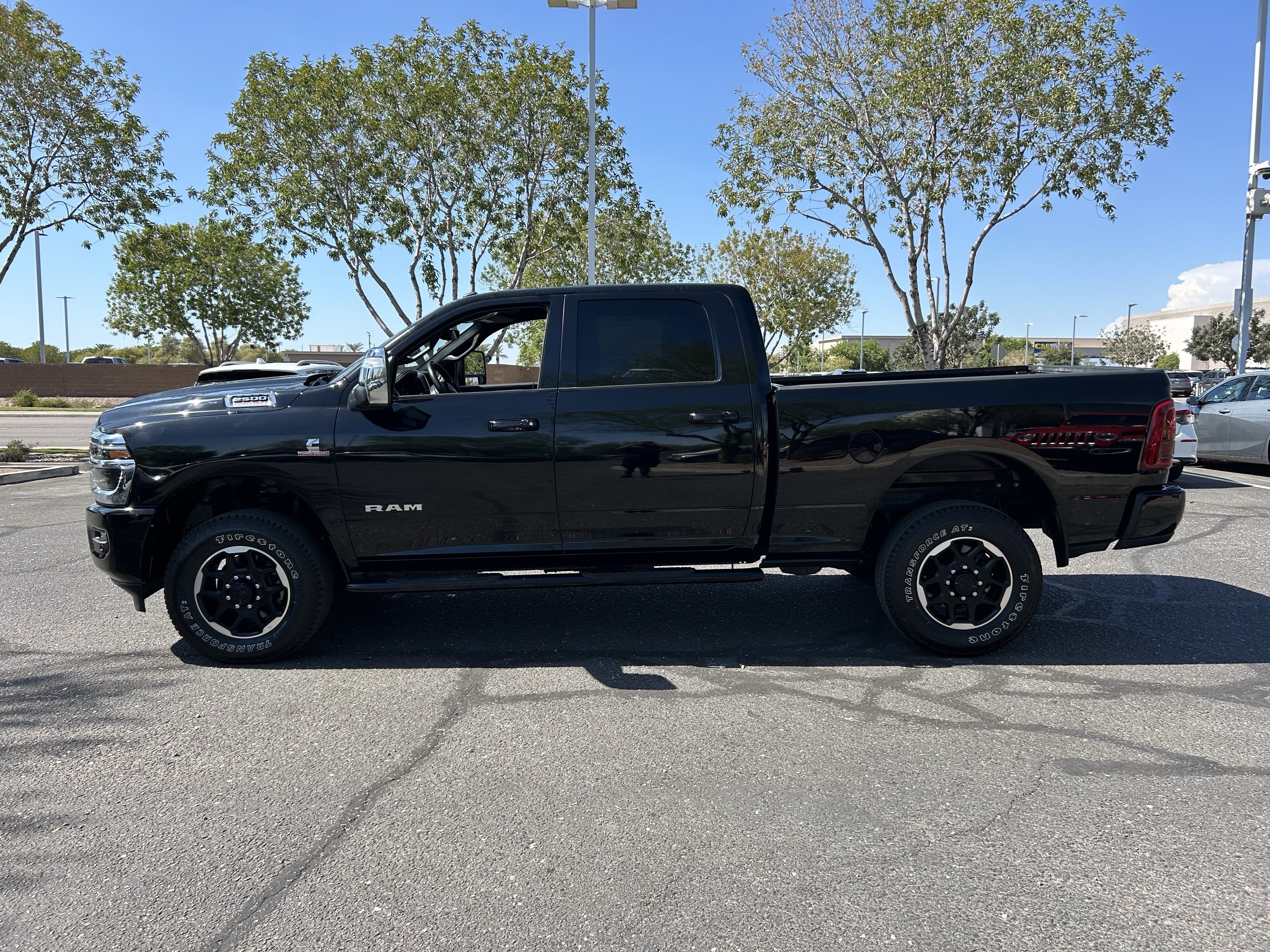 Used 2025 RAM 2500 Laramie AWD/4WD image 2