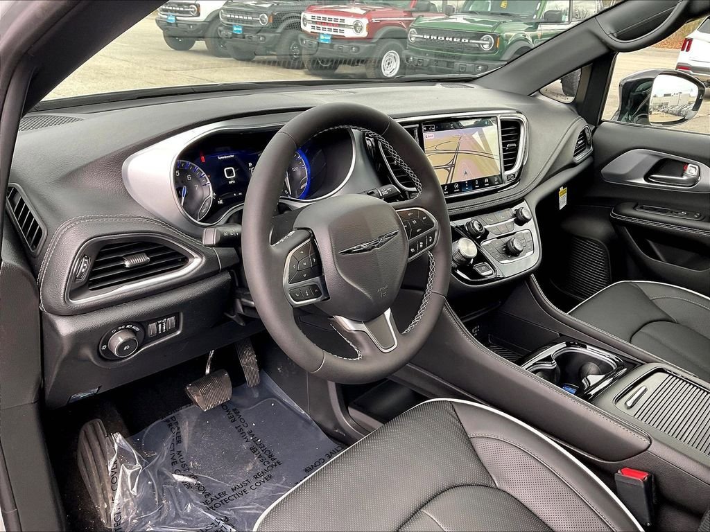 New 2026 Chrysler Pacifica Limited AWD/4WD image 9