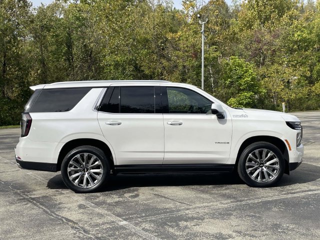 Used 2025 Chevrolet Tahoe High Country AWD/4WD image 2