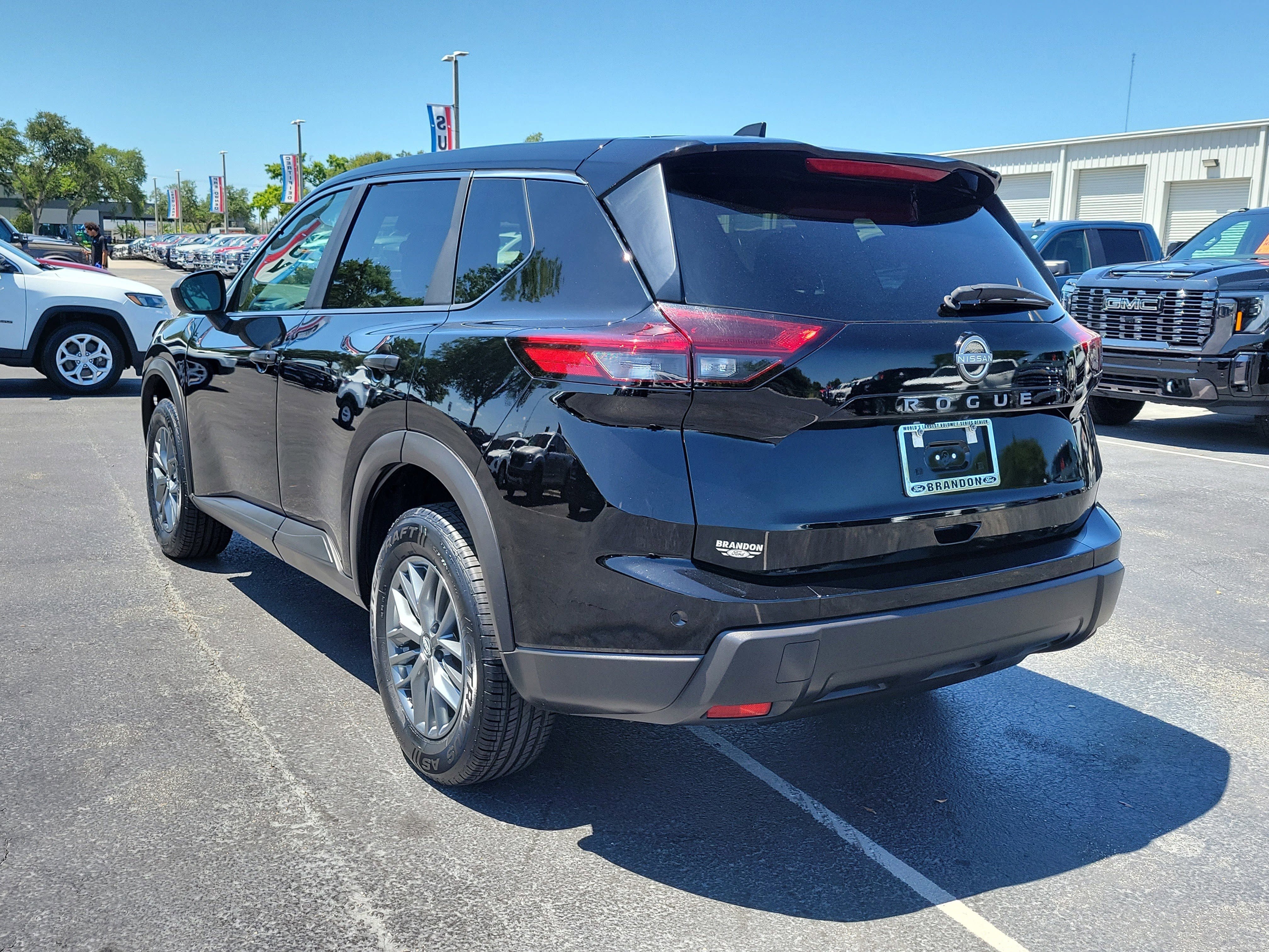 Used 2024 Nissan Rogue S FWD image 7