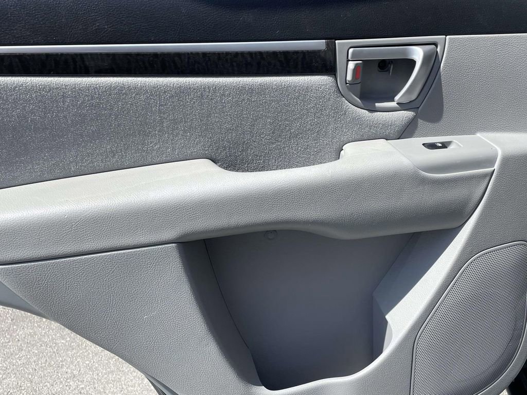 Used 2009 Hyundai Santa Fe SE w/ Touring Pkg 11 image 9