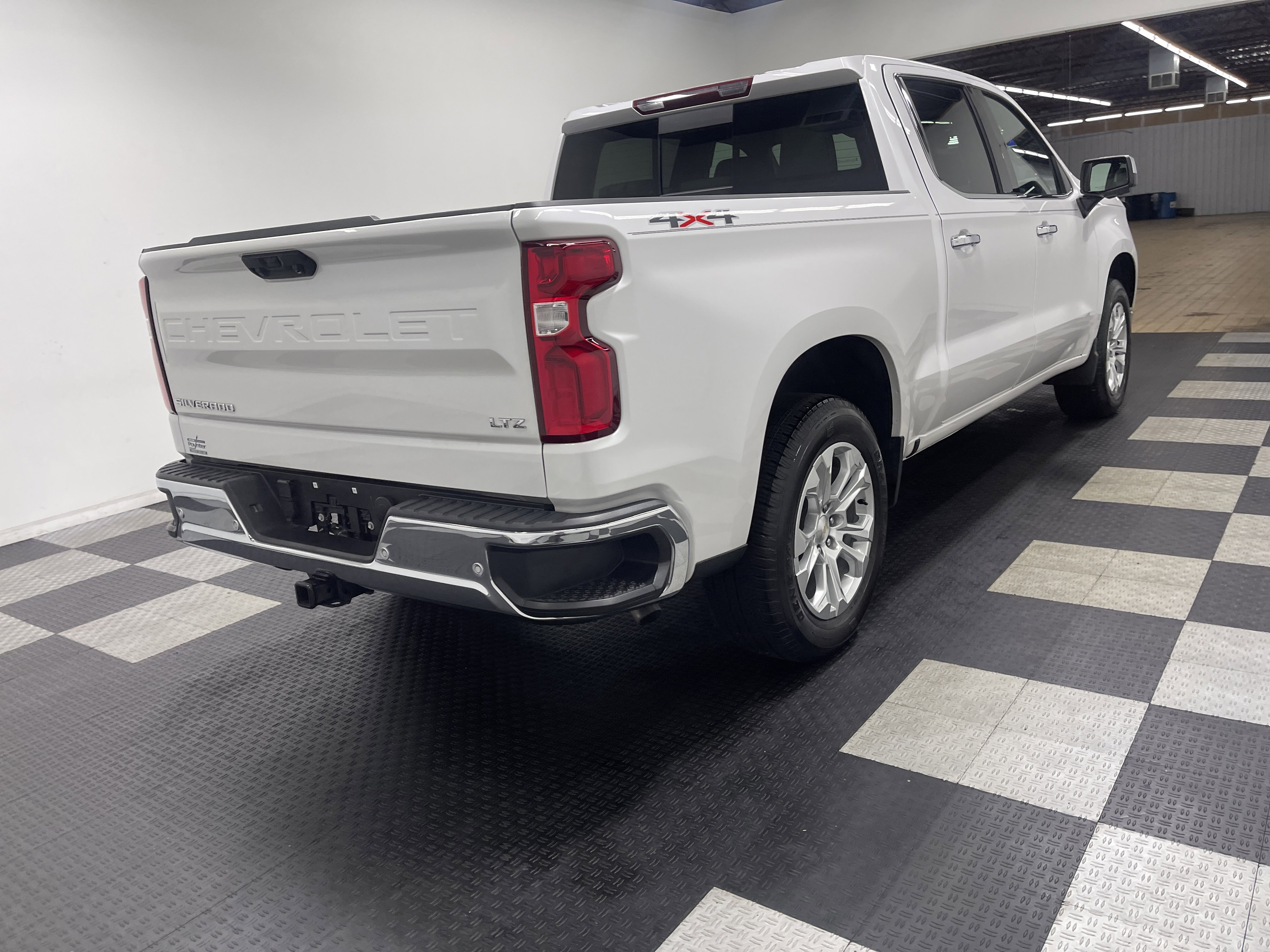 Used 2024 Chevrolet Silverado 1500 LTZ w/ LTZ Convenience Package II AWD/4WD image 5