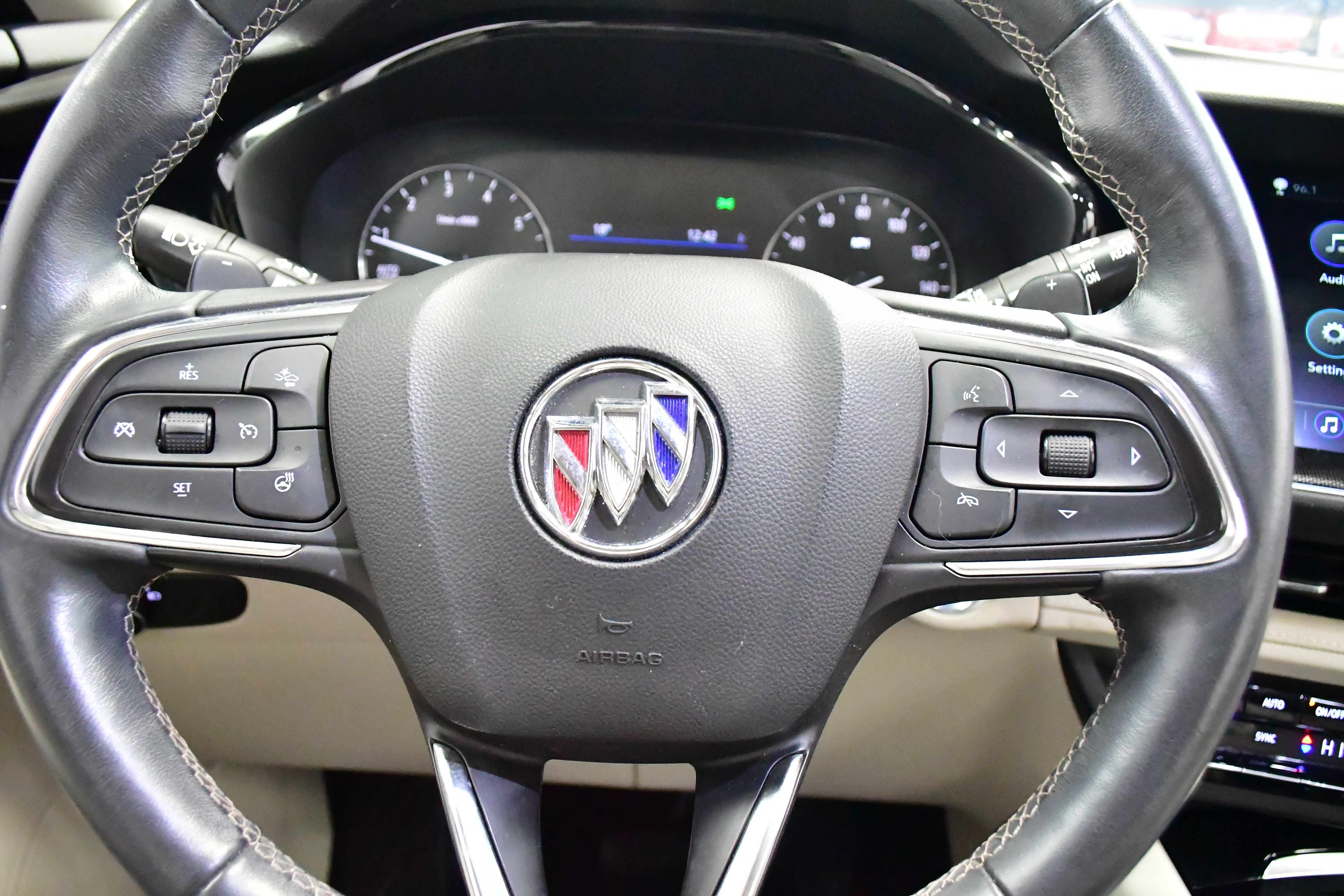 Used 2022 Buick Envision Preferred image 35