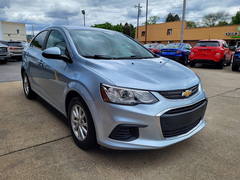Used 2018 Chevrolet Sonic LT FWD image 1