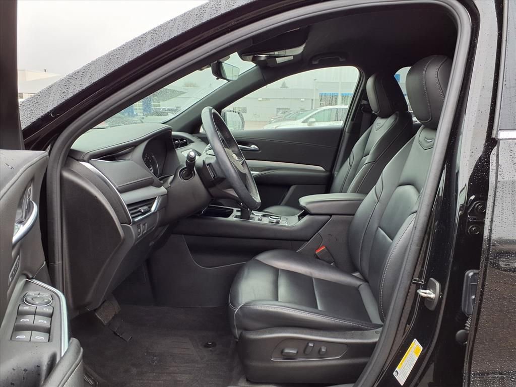Used 2022 Cadillac XT4 Premium Luxury w/ Enhanced Visibility Package image 17