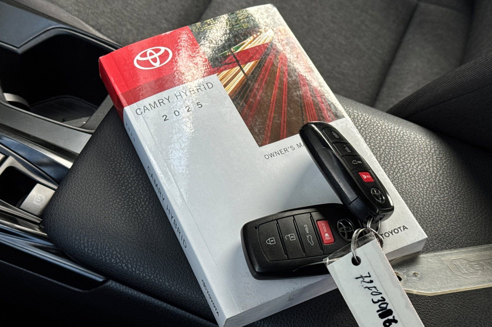 Used 2025 Toyota Camry LE image 11