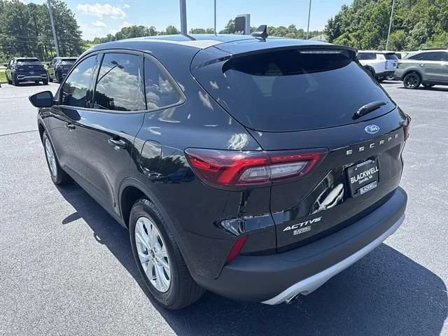 Used 2025 Ford Escape Active w/ Cold Weather Package FWD image 5