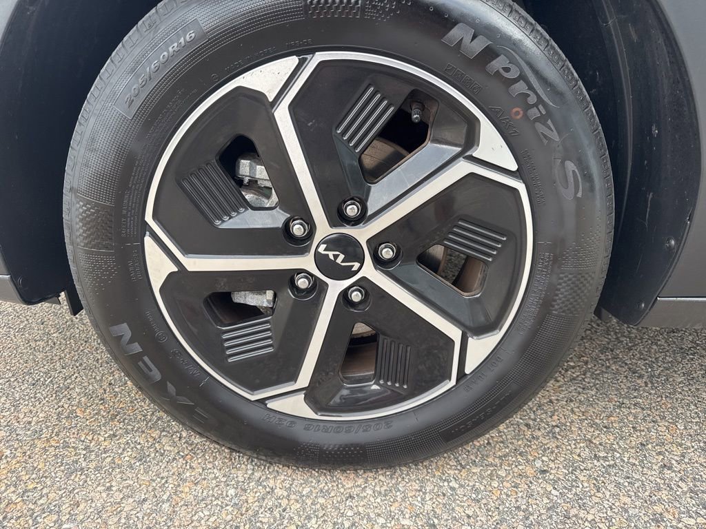 Used 2025 Kia Niro LX FWD image 10