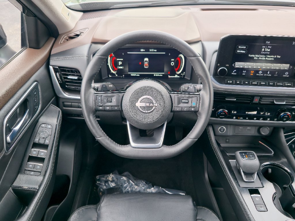 Used 2023 Nissan Rogue Platinum AWD/4WD image 13