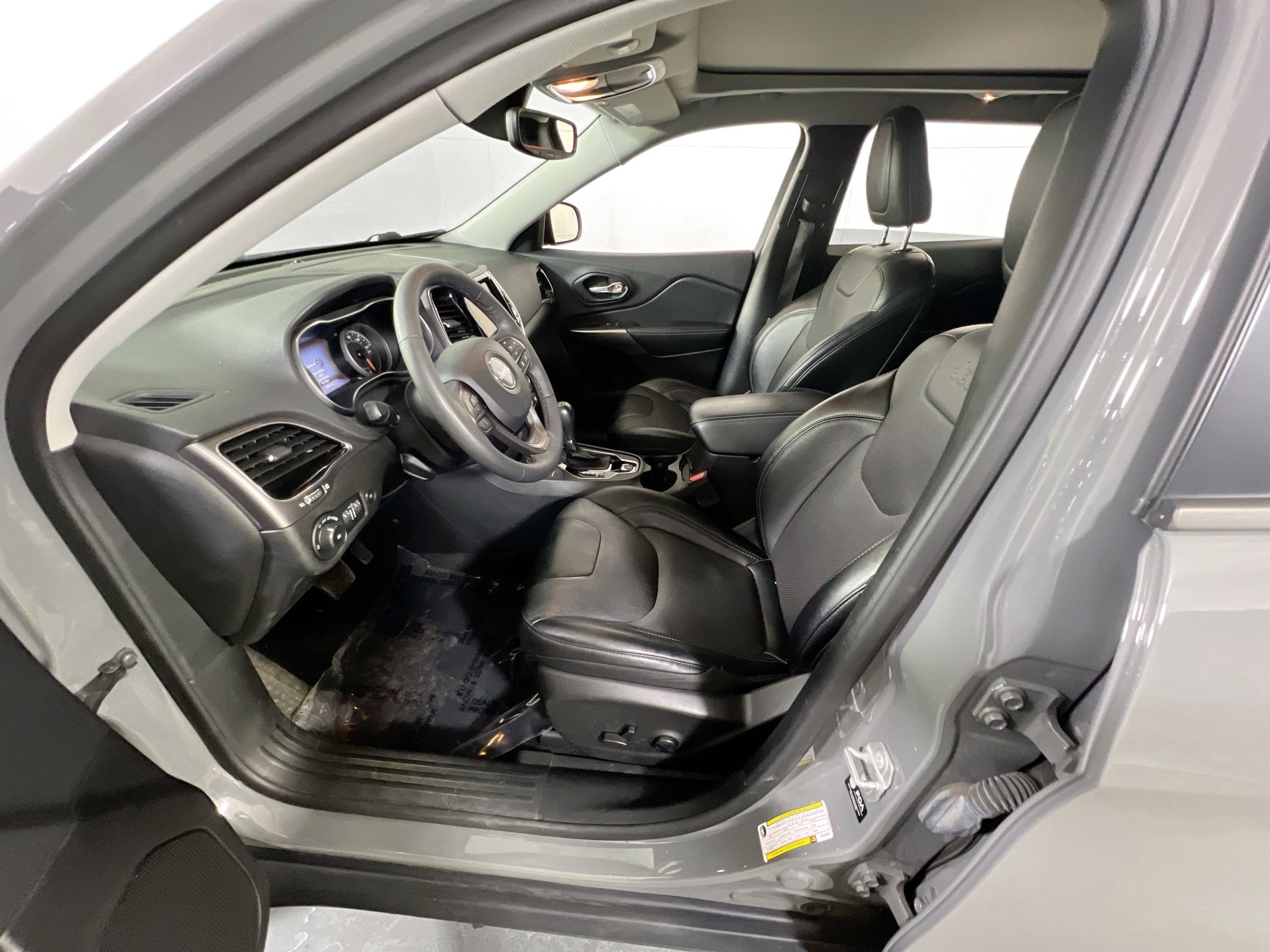 Used 2022 Jeep Cherokee Limited image 20