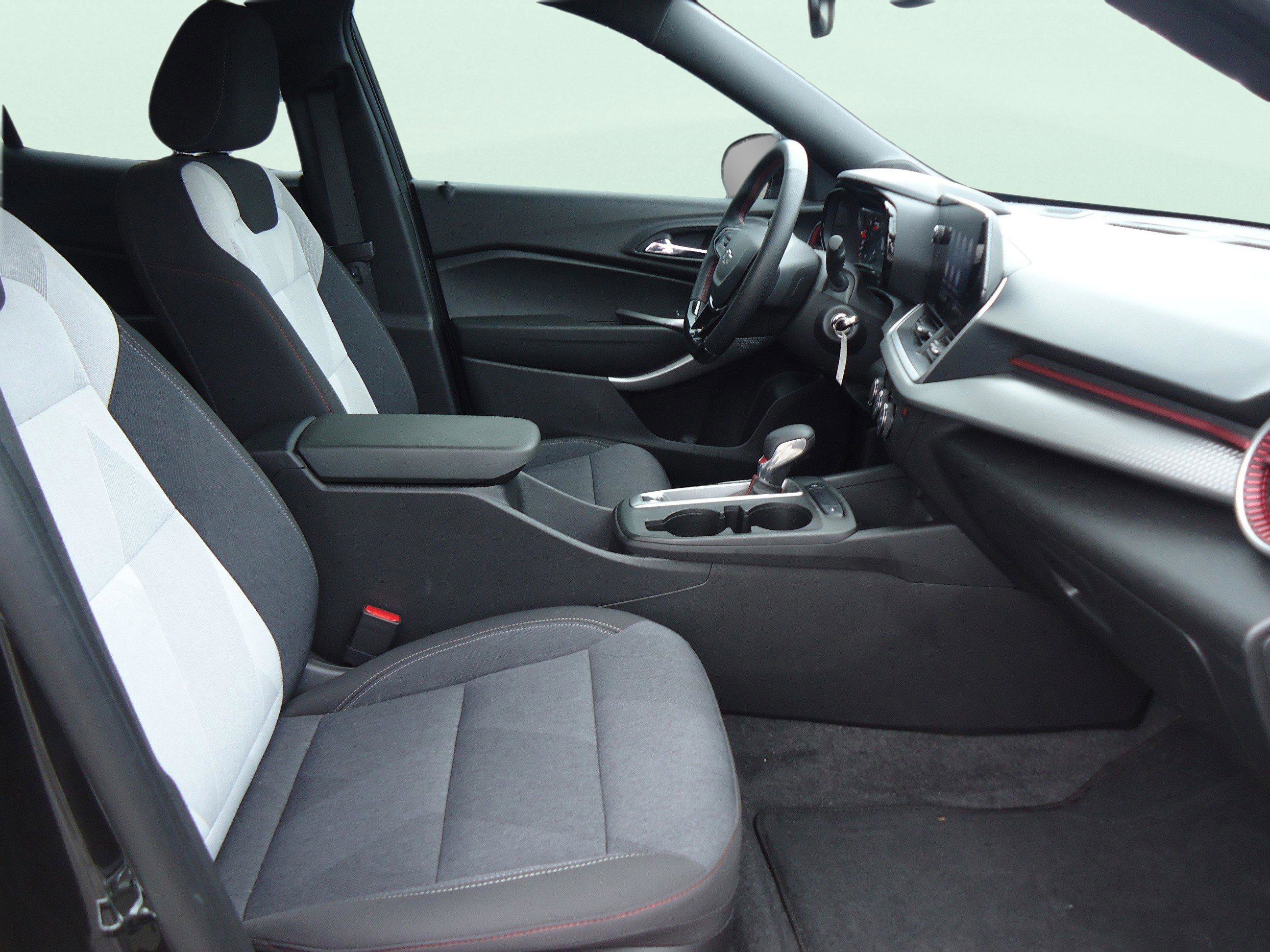 Used 2024 Chevrolet Trax RS image 25