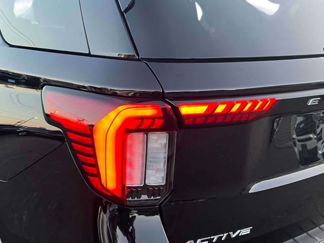 Used 2026 Ford Explorer Active AWD/4WD image 11