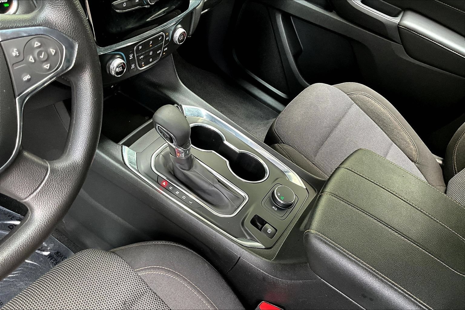 Used 2021 Chevrolet Traverse LS FWD image 17