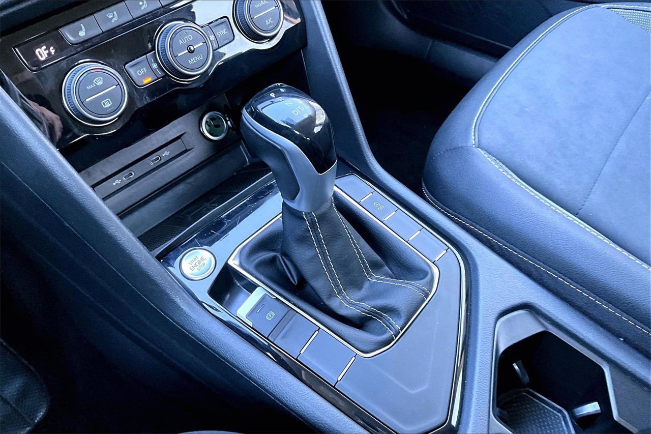 Used 2024 Volkswagen Taos SE image 30