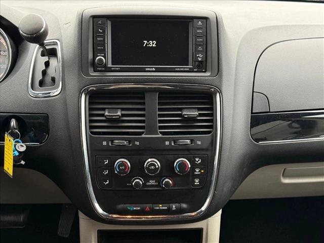 Used 2016 Dodge Grand Caravan SE FWD image 15