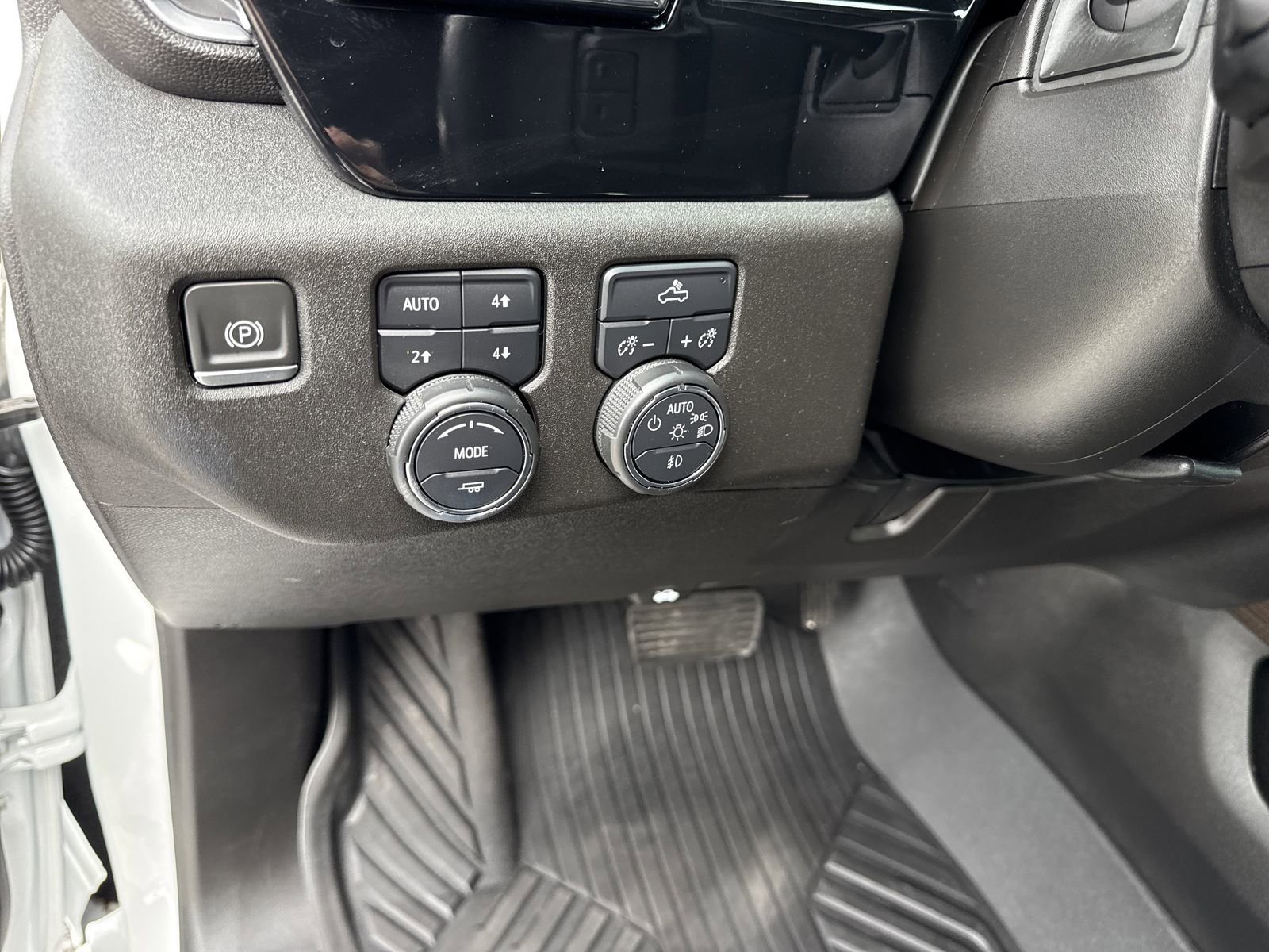 Used 2024 Chevrolet Silverado 1500 RST image 16