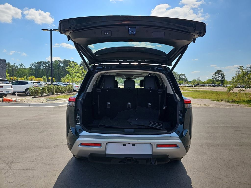 Used 2024 Nissan Pathfinder SL w/ SL Premium Package image 17