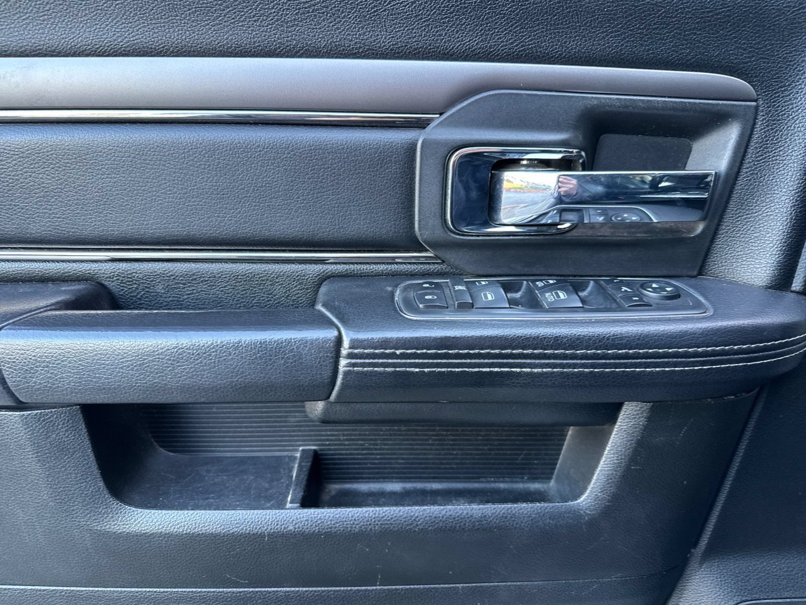 Used 2018 RAM 2500 Laramie w/ Sport Appearance Group AWD/4WD image 10