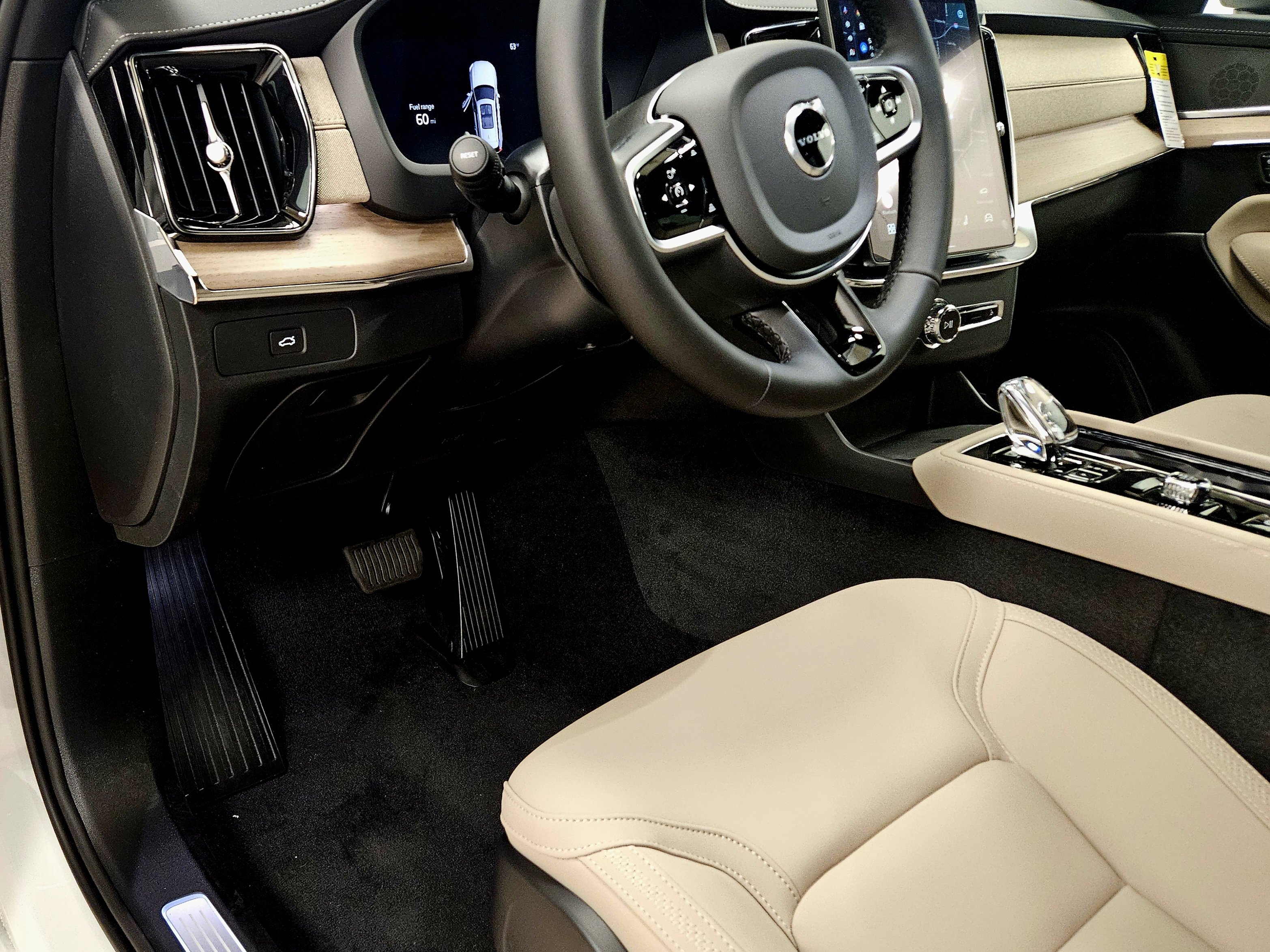 New 2026 Volvo XC90 B5 Core image 45