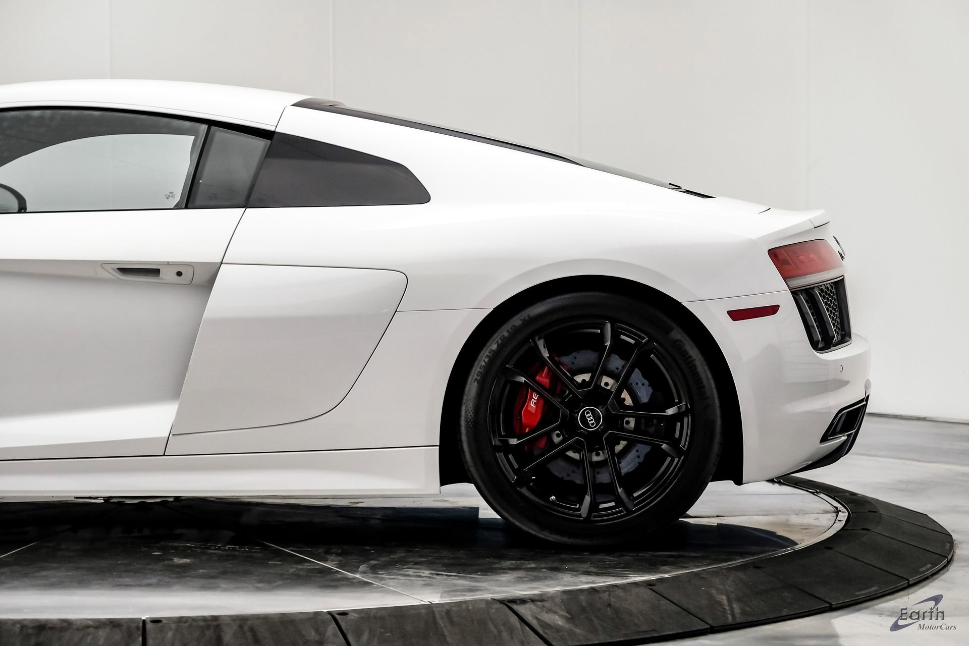 Used 2018 Audi R8 V10 RWD image 11