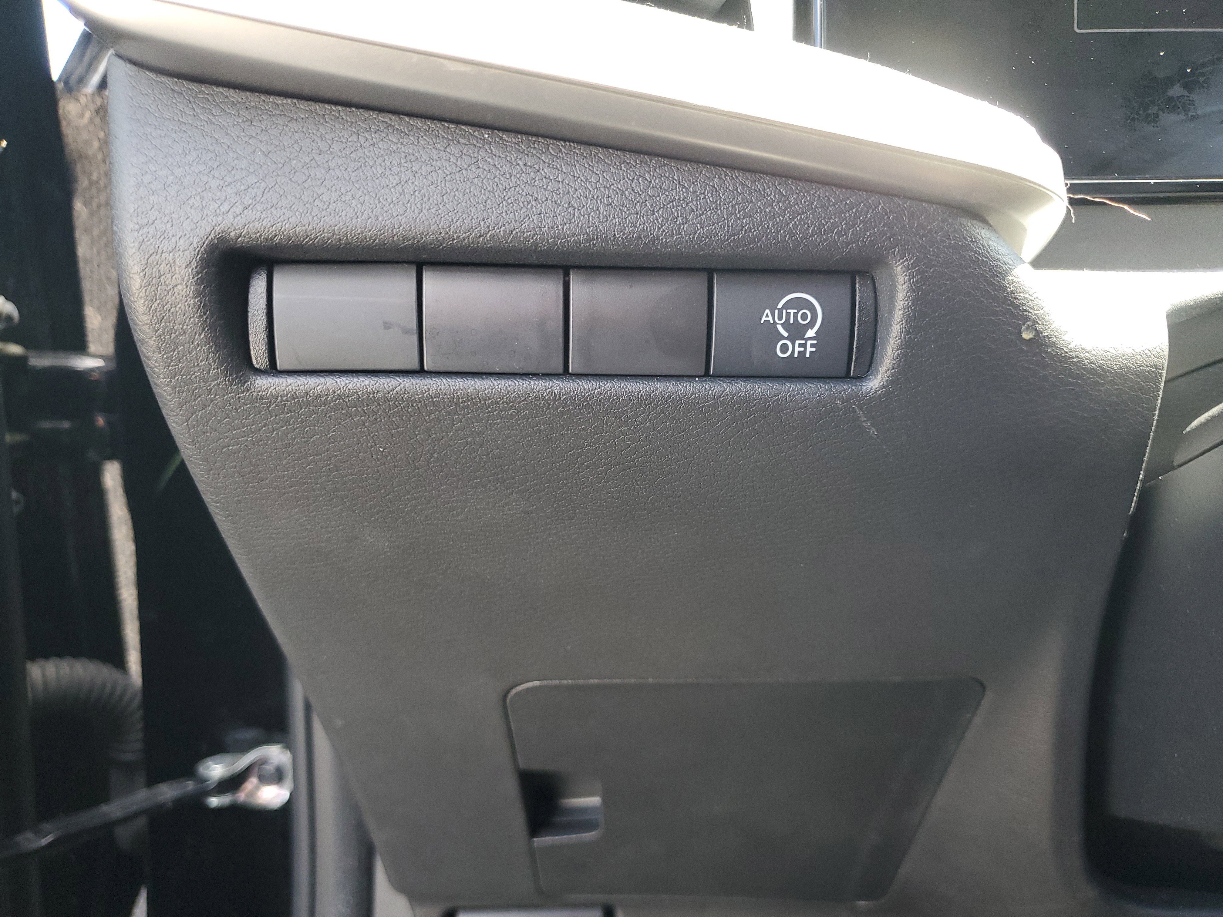 Used 2025 Nissan Kicks SV image 22