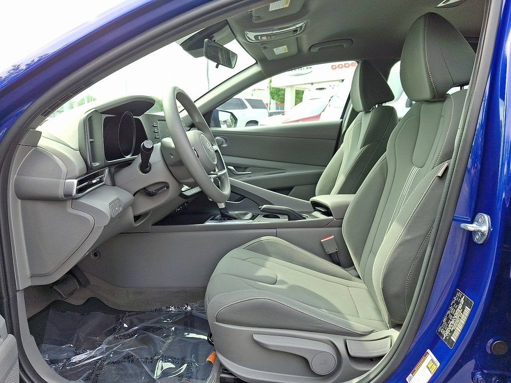 Used 2023 Hyundai Elantra SEL FWD image 13