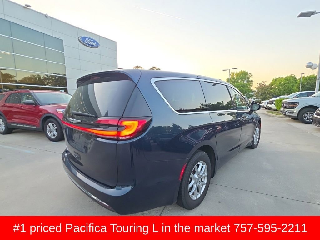 Used 2023 Chrysler Pacifica Touring-L image 5