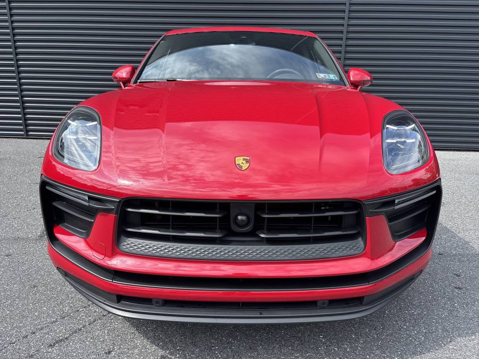 Used 2025 Porsche Macan AWD/4WD image 9