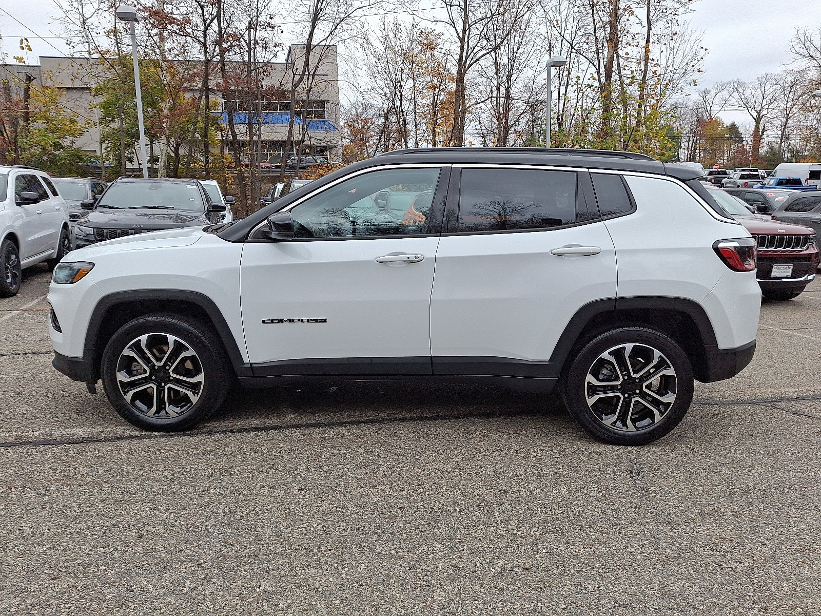 Used 2023 Jeep Compass Limited image 4