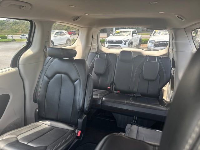Used 2024 Chrysler Pacifica Touring-L FWD image 14