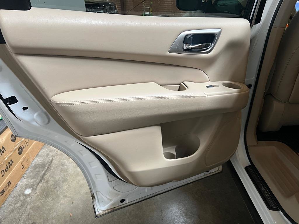Used 2014 Nissan Pathfinder SL w/ SL Tech Package AWD/4WD image 26