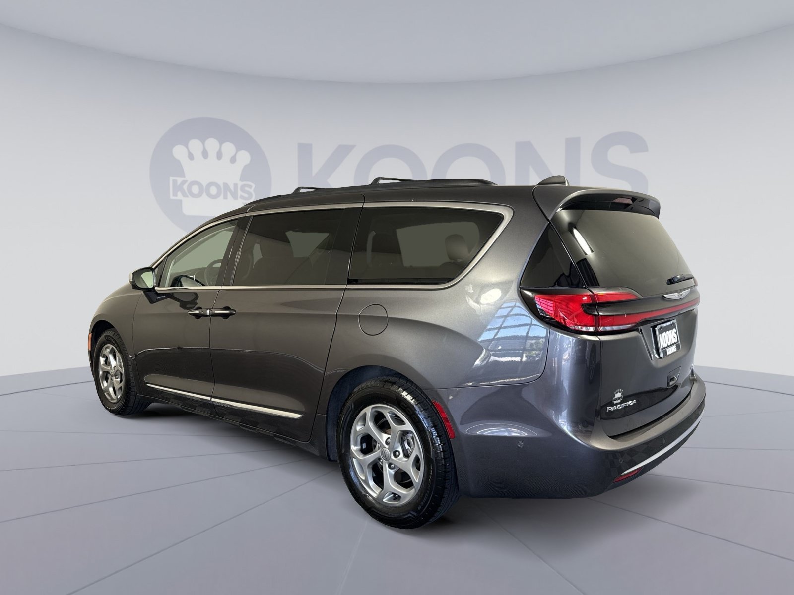 Used 2022 Chrysler Pacifica Limited FWD image 4