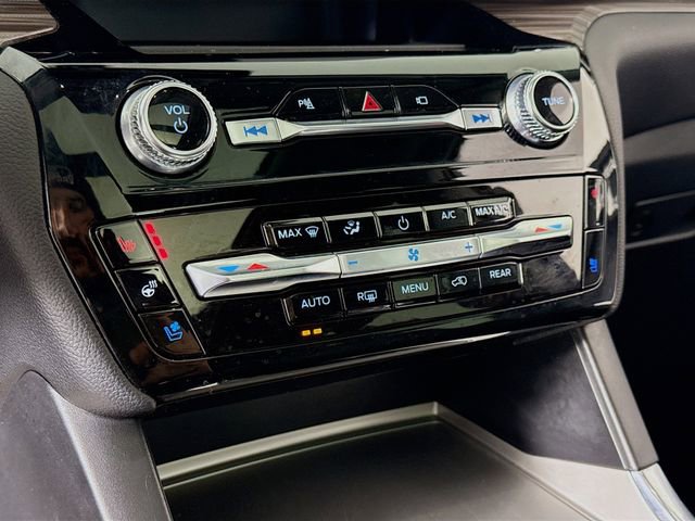 Used 2022 Ford Explorer Limited w/ Equipment Group 301A image 16