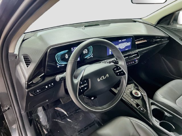 Used 2025 Kia Niro EX FWD image 9