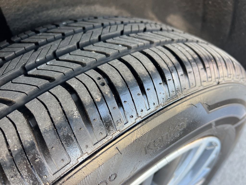 Used 2018 Volkswagen Tiguan SE w/ Panoramic Sunroof Package image 9