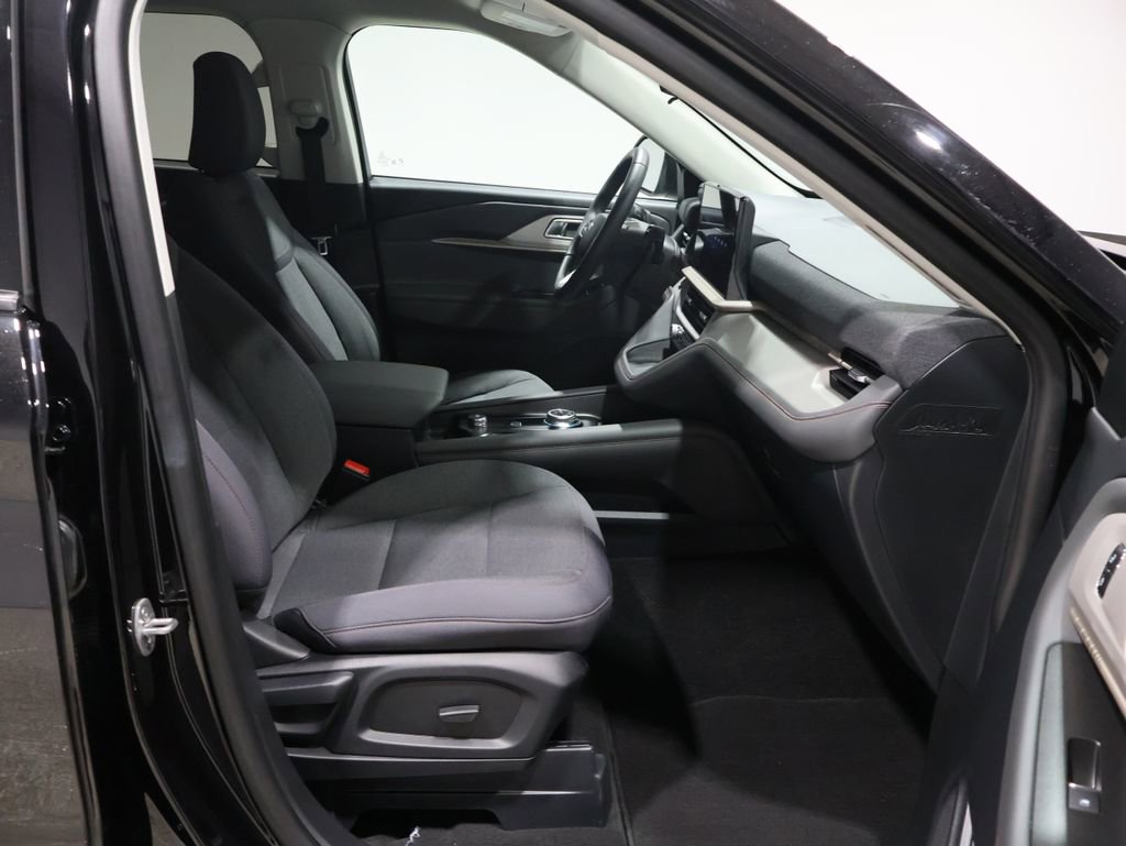 Used 2025 Ford Explorer Active image 24